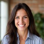 Elena Ruiz, Head of Community, sonriendo cálidamente.